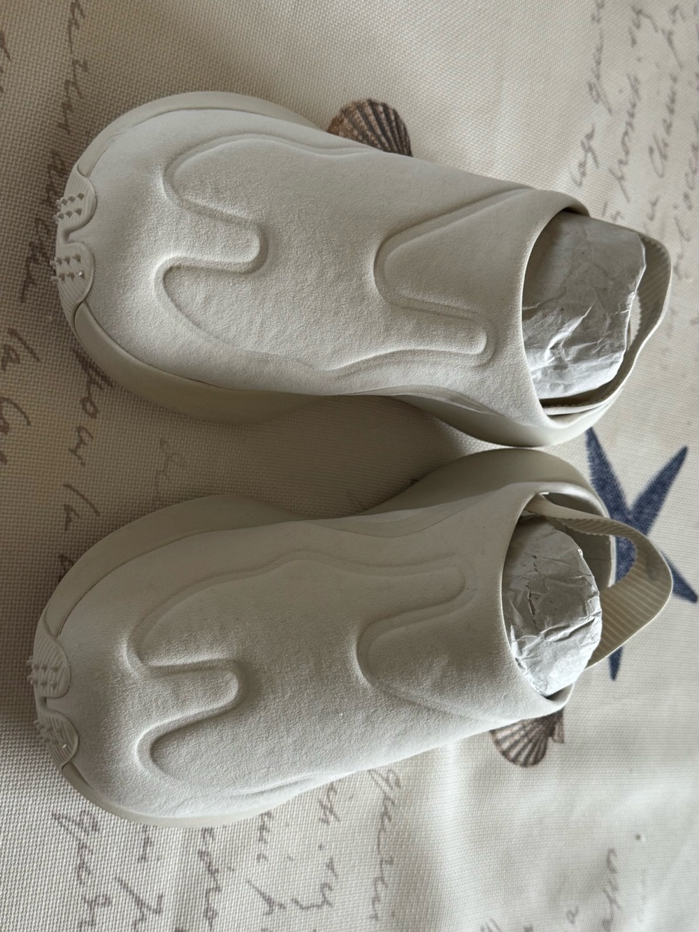 lululemon athletica woman’s  Slip-On Sneakers in Off-White size8